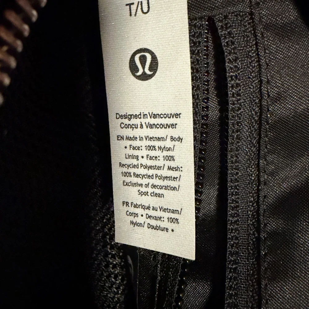 lululemon athletica  puff crossbody bag- Black - Picture 7 of 8